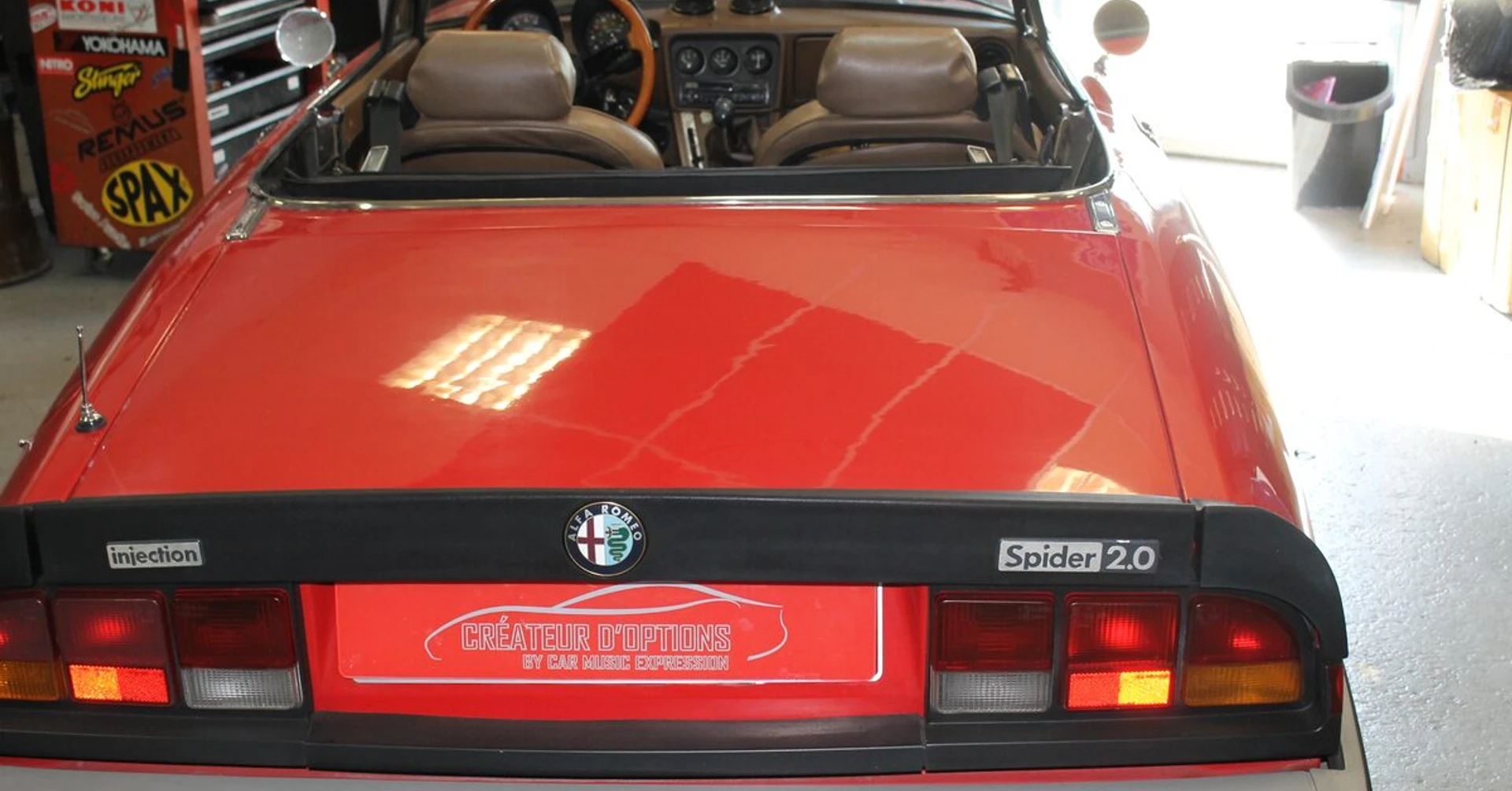 Alfa Romeo Spider : haut-parleurs BLAM et autoradio Alpine