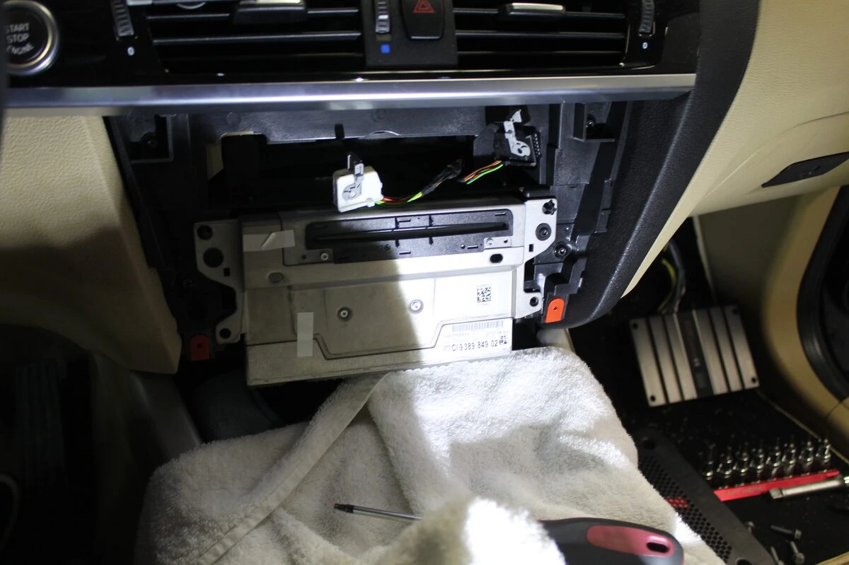 BMW X3 2015 : woofers remplacés et amplificateur Match PP41DSP