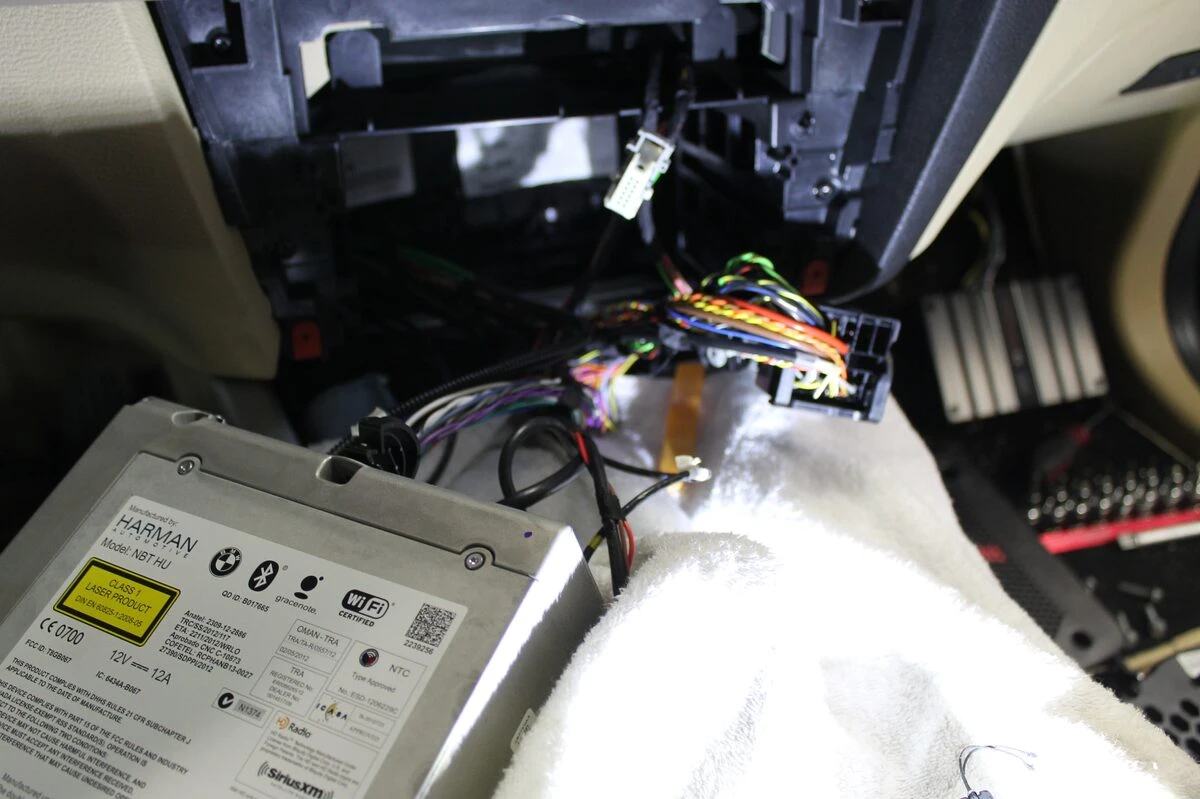 BMW X3 2015 : woofers remplacés et amplificateur Match PP41DSP
