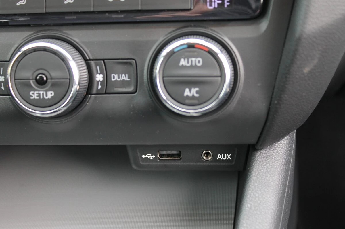 Skoda Octavia 3 : GPS et reprogrammation CAN bus