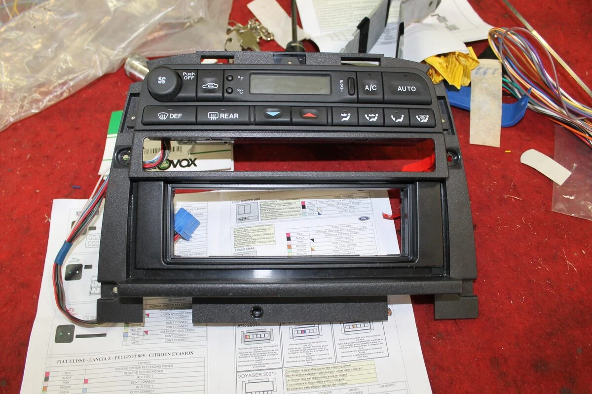 Jaguar XKR : autoradio Kenwood et ampli BLAM RA704 DSP Pro