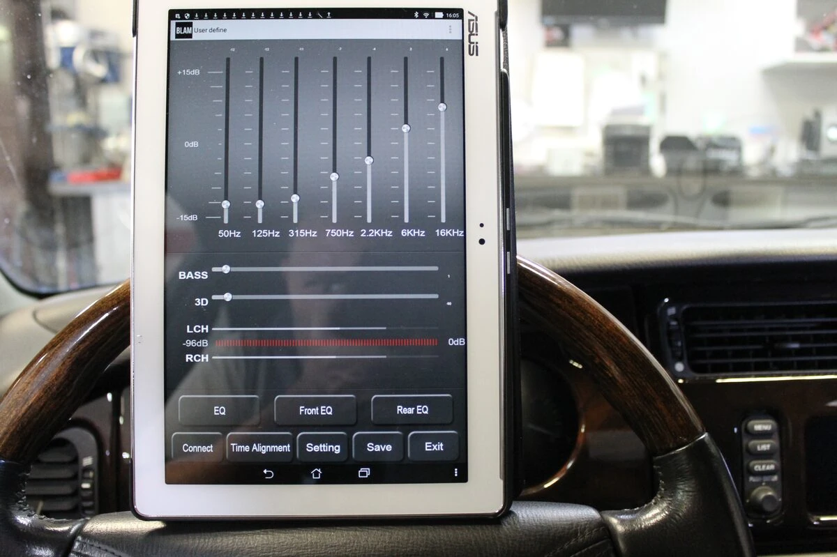 Jaguar XKR : autoradio Kenwood et ampli BLAM RA704 DSP Pro