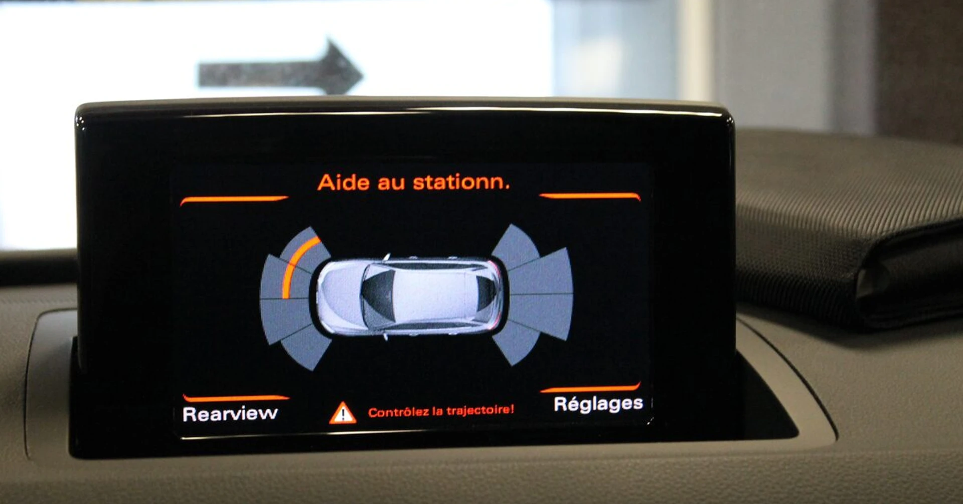 Audi Q3 : caméra de recul et radars avant codés MMI