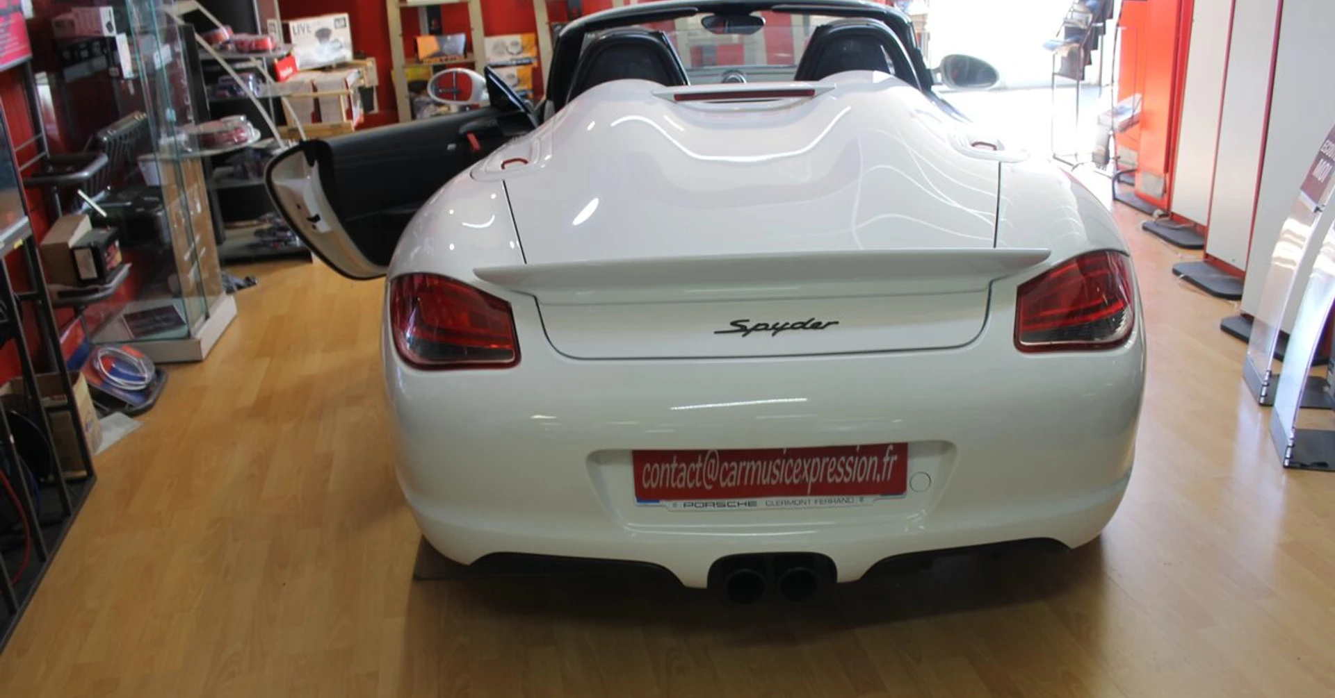 Porsche Boxster Spyder : autoradio GPS et navigation Europe