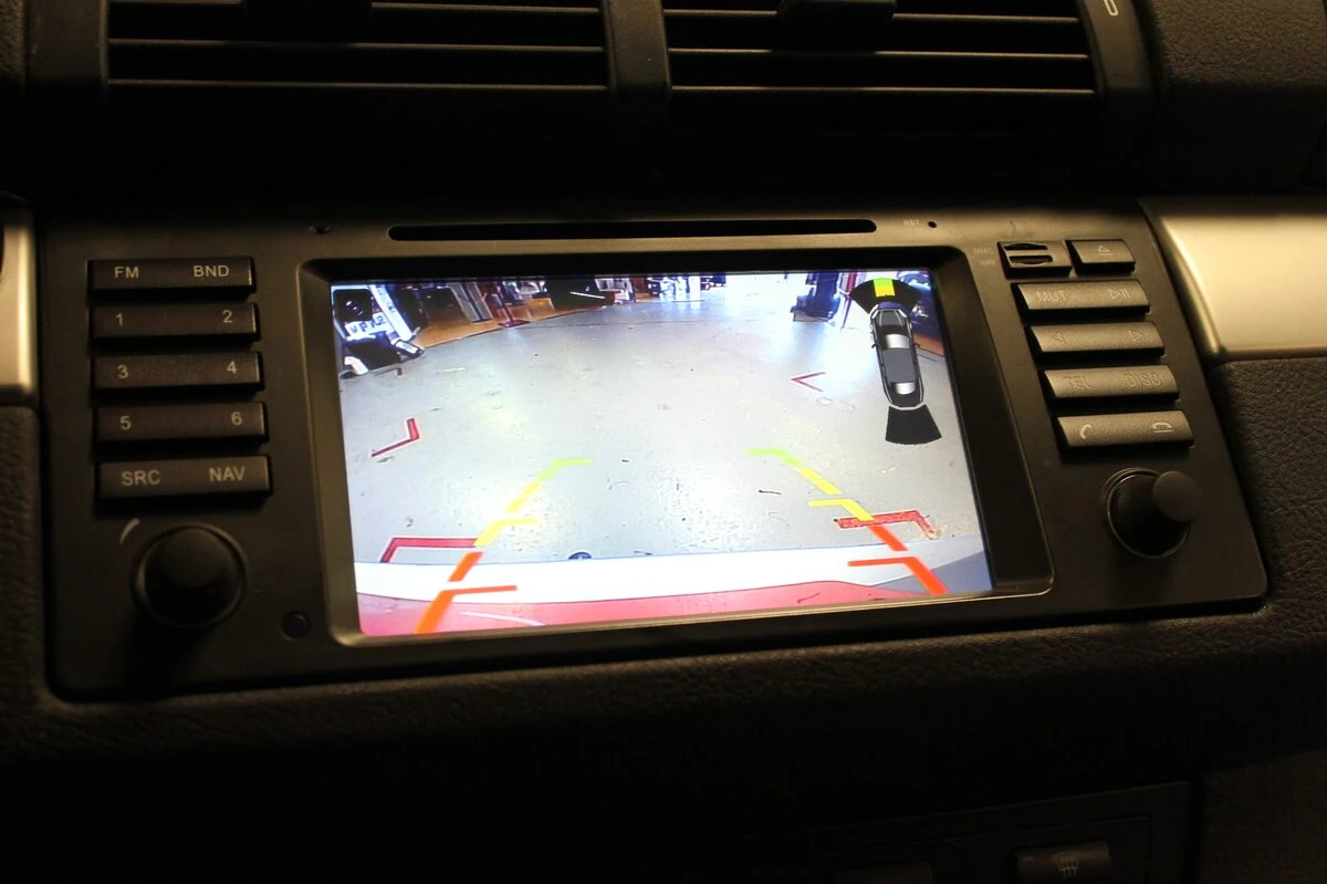 BMW X5 : autoradio GPS avec caméra de recul et TNT
