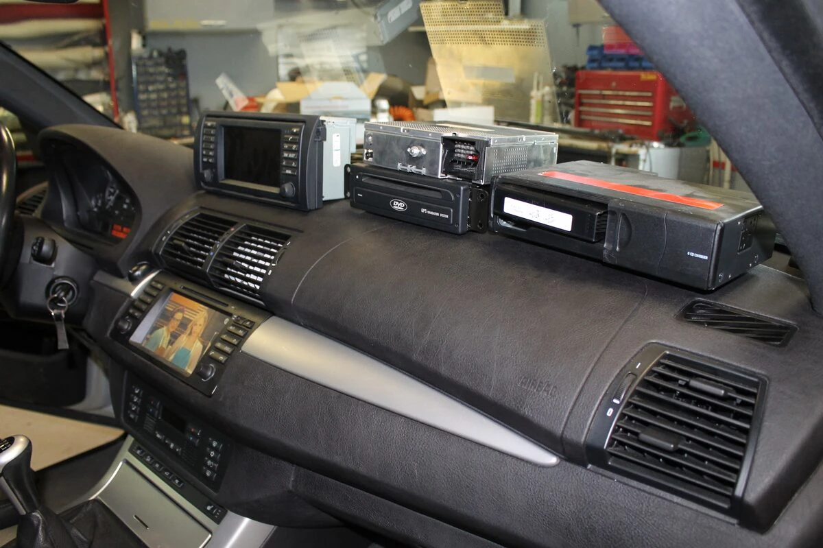 BMW X5 : autoradio GPS avec caméra de recul et TNT