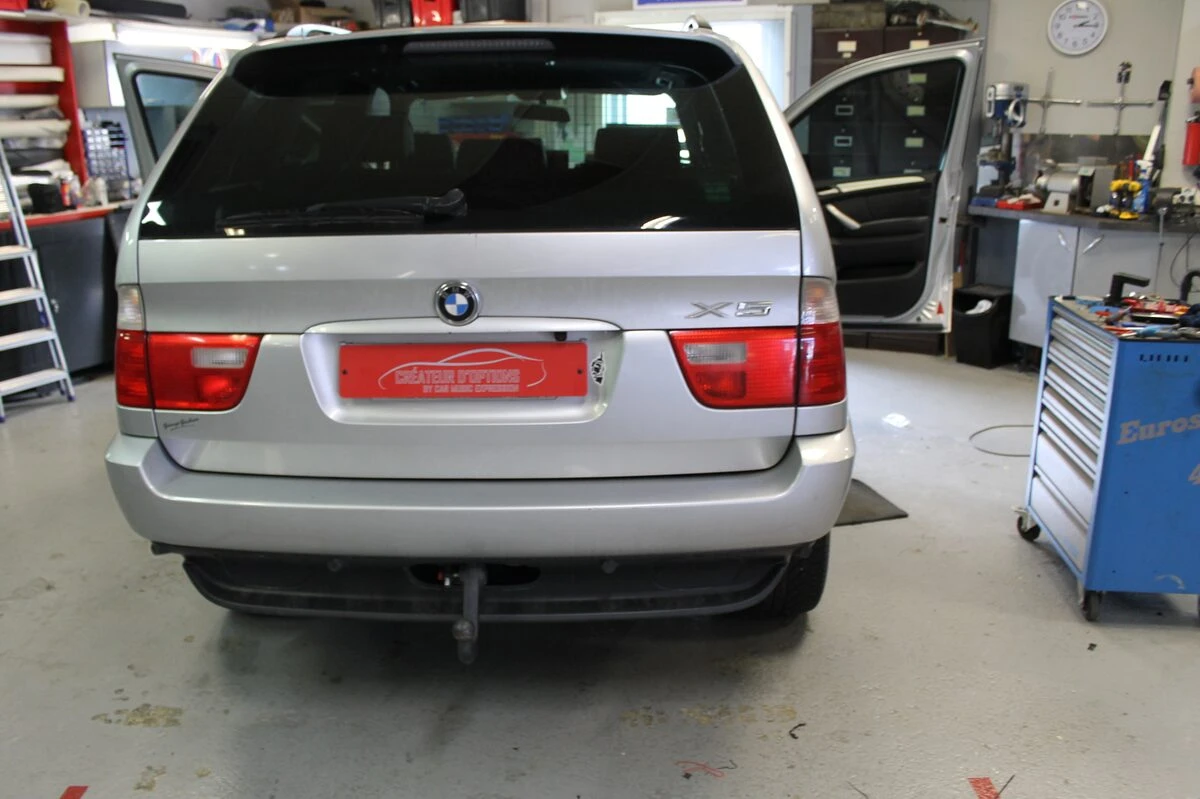 BMW X5 : autoradio GPS avec caméra de recul et TNT