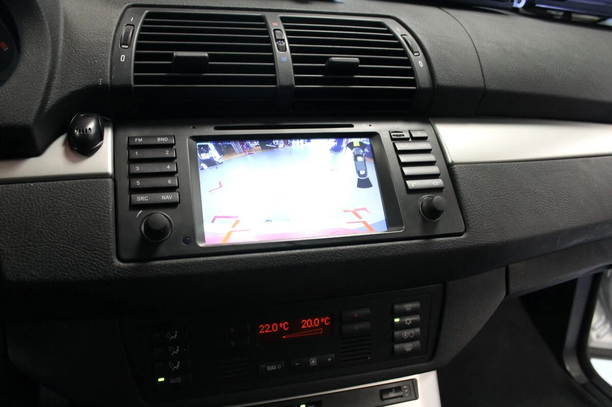 BMW X5 : autoradio GPS avec caméra de recul et TNT