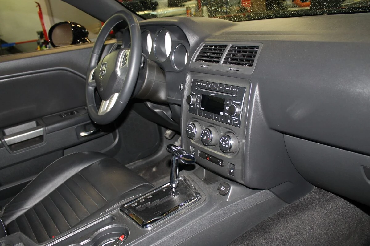 Dodge Challenger : sonorisation BLAM, navigation Alpine et caisson Axton