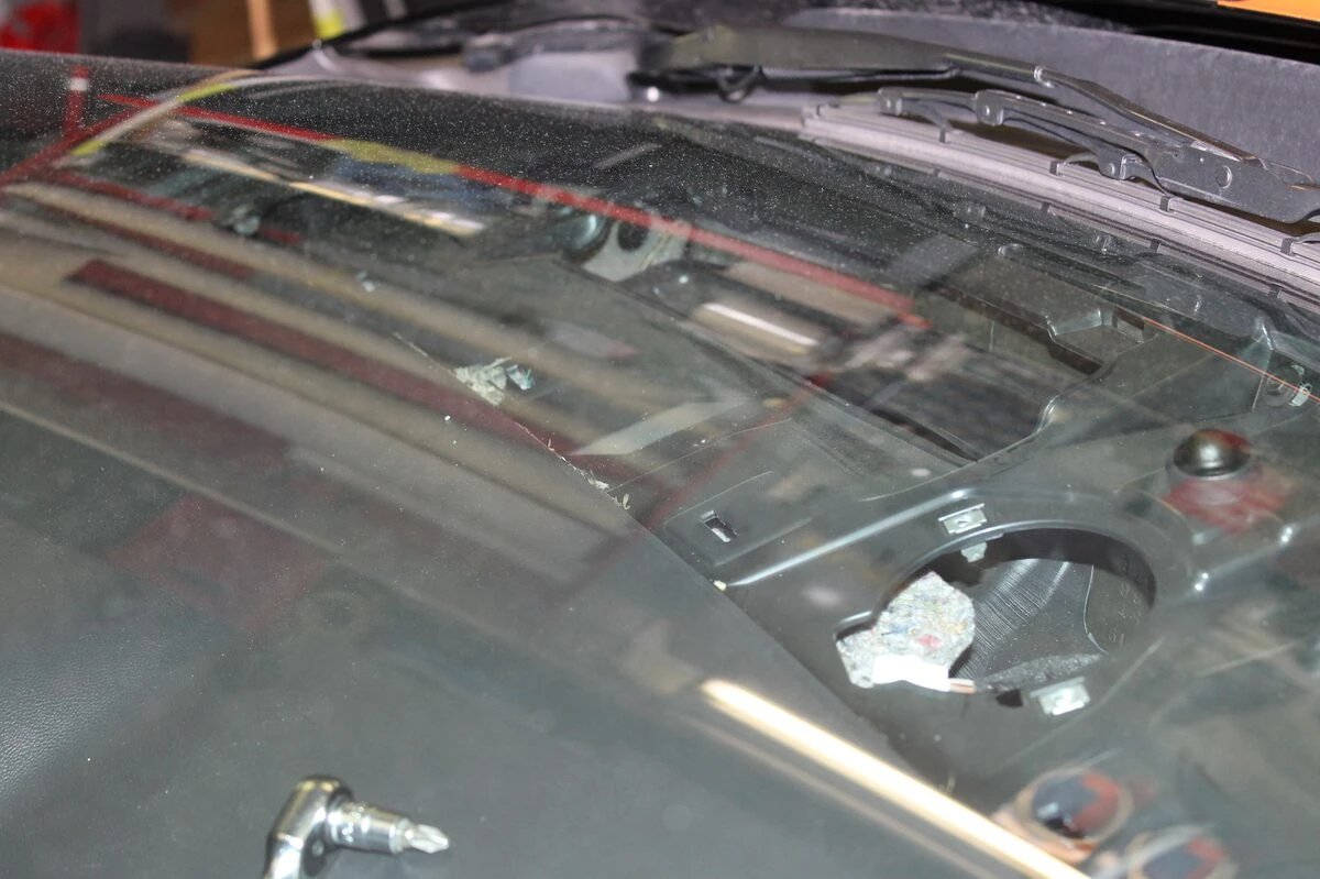 Dodge Challenger : sonorisation BLAM, navigation Alpine et caisson Axton