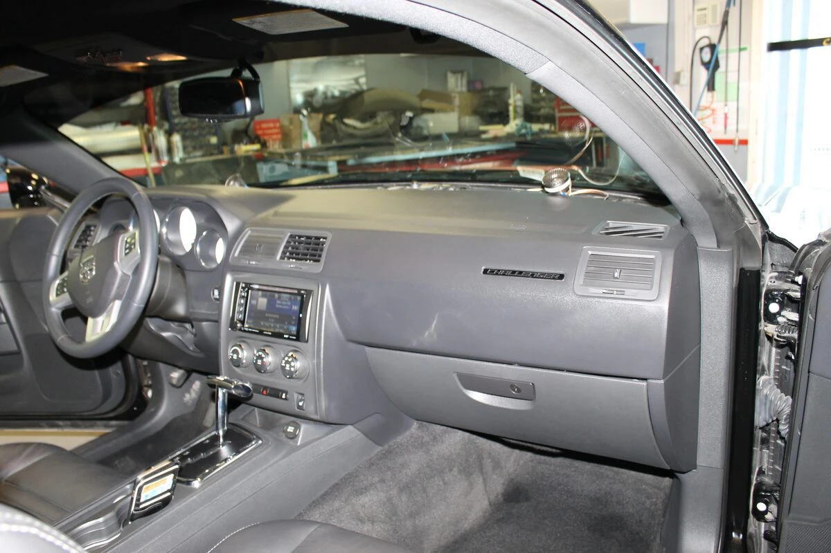 Dodge Challenger : sonorisation BLAM, navigation Alpine et caisson Axton