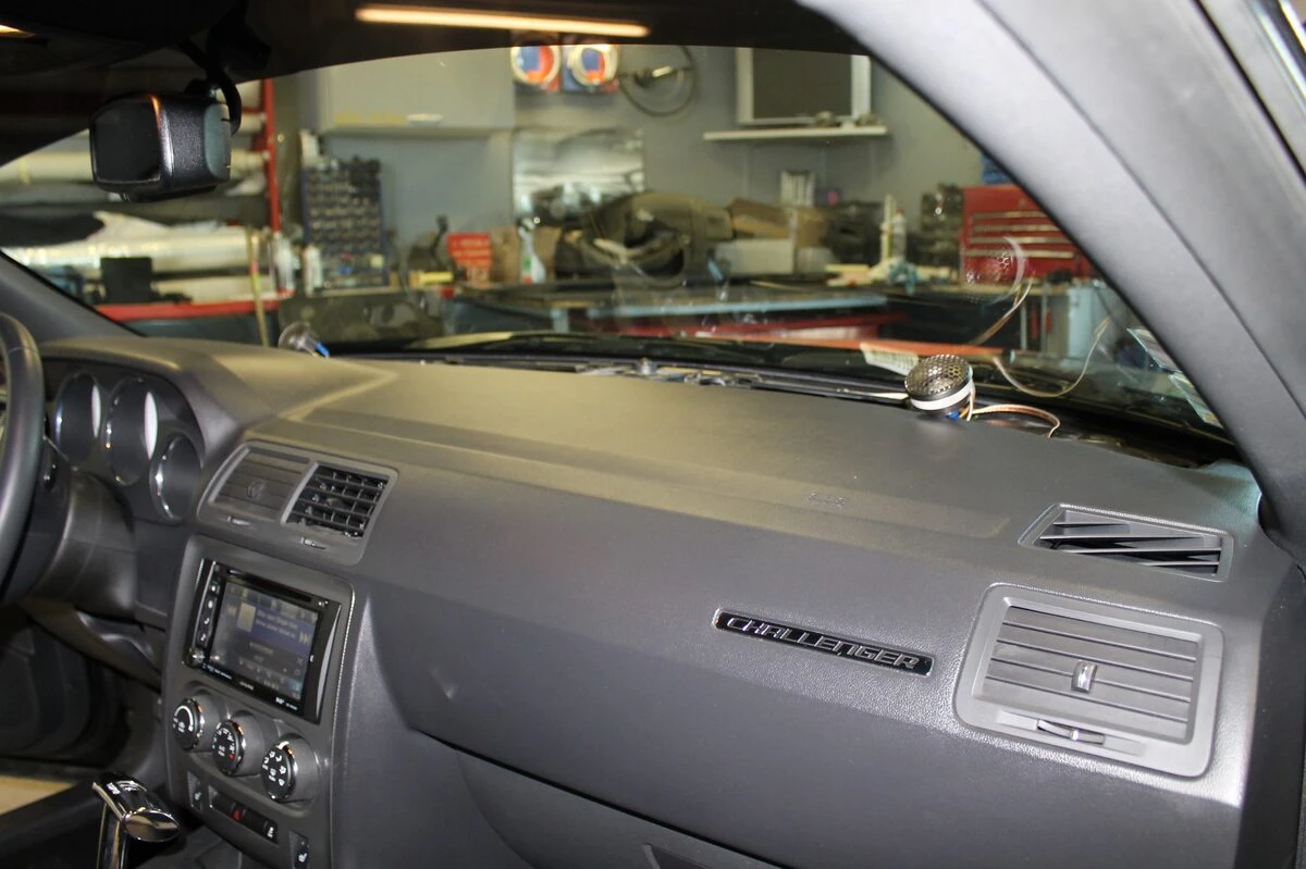 Dodge Challenger : sonorisation BLAM, navigation Alpine et caisson Axton