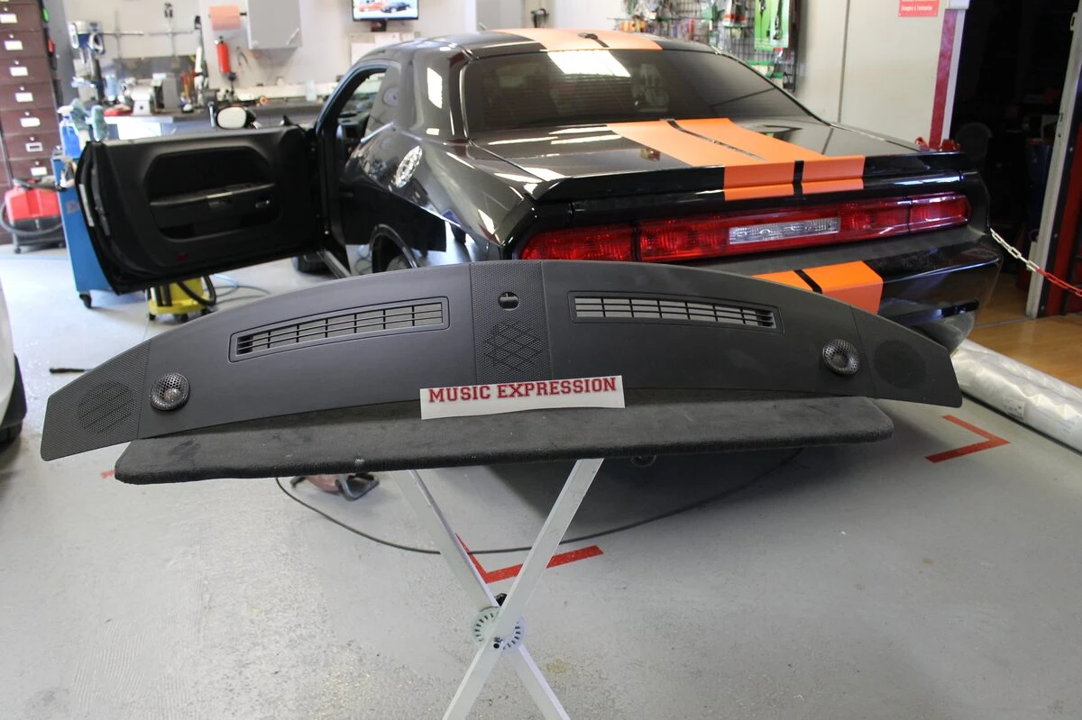 Dodge Challenger : sonorisation BLAM, navigation Alpine et caisson Axton