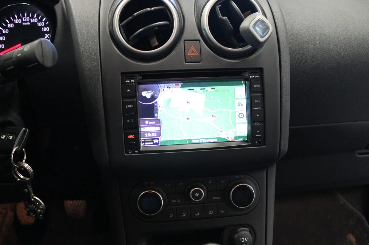 Nissan Qashqai : GPS, caméra de recul et commandes au volant