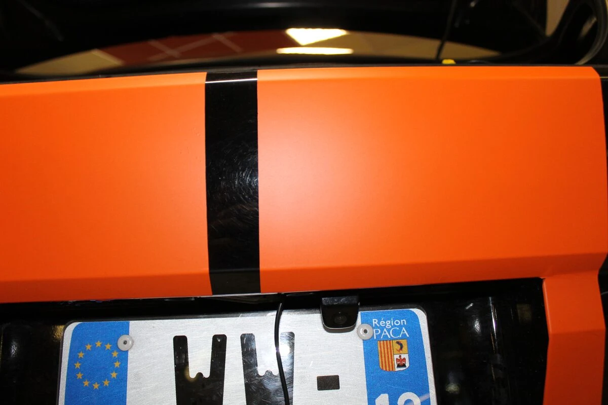 Dodge Challenger : sonorisation BLAM, navigation Alpine et caisson Axton