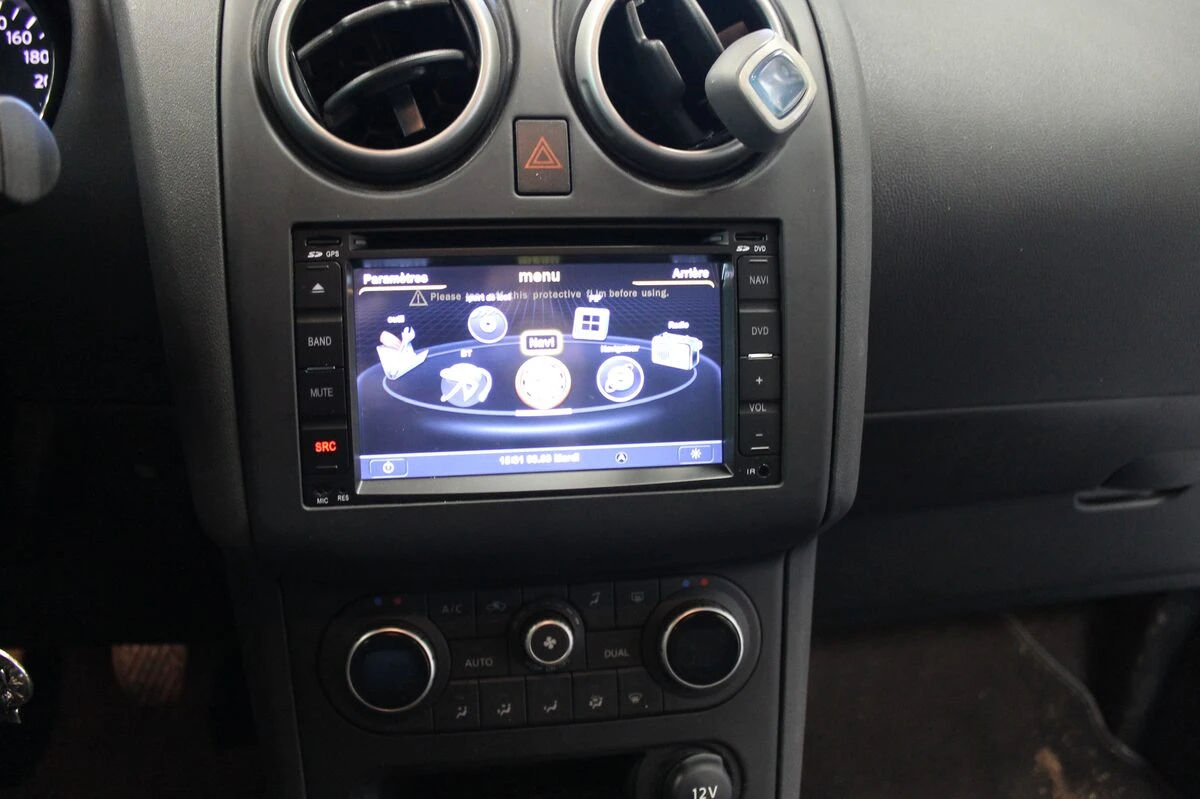 Nissan Qashqai : GPS, caméra de recul et commandes au volant