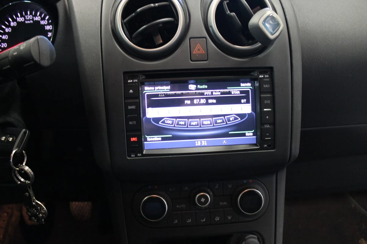 Nissan Qashqai : GPS, caméra de recul et commandes au volant