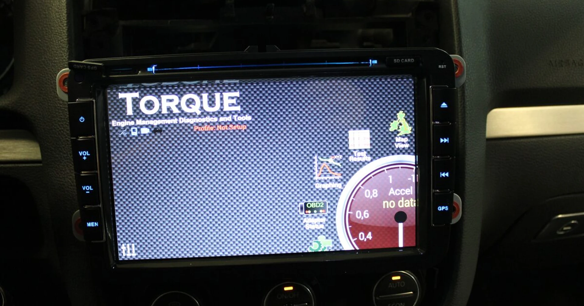 VW Golf 5 GTI : autoradio OEM et données OBD2 à l'écran