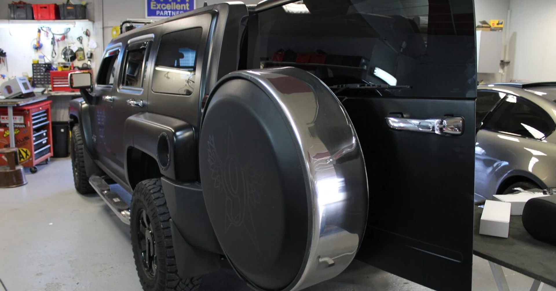 Hummer H3 : covering noir mat intégral