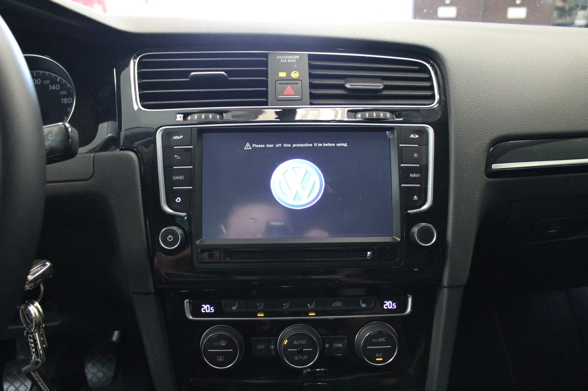 Volkswagen Golf 7 : GPS multimédia avec ordinateur de bord et radar de recul d'origine