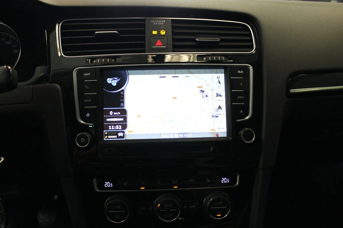 Volkswagen Golf 7 : GPS multimédia avec ordinateur de bord et radar de recul d'origine