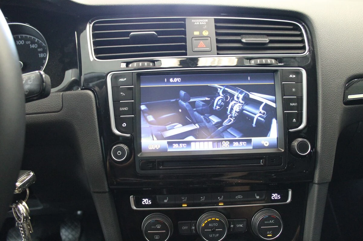 Volkswagen Golf 7 : GPS multimédia avec ordinateur de bord et radar de recul d'origine