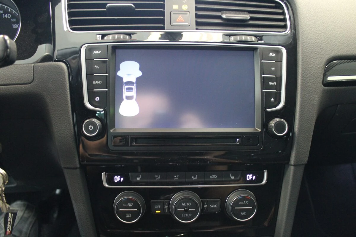 Volkswagen Golf 7 : GPS multimédia avec ordinateur de bord et radar de recul d'origine