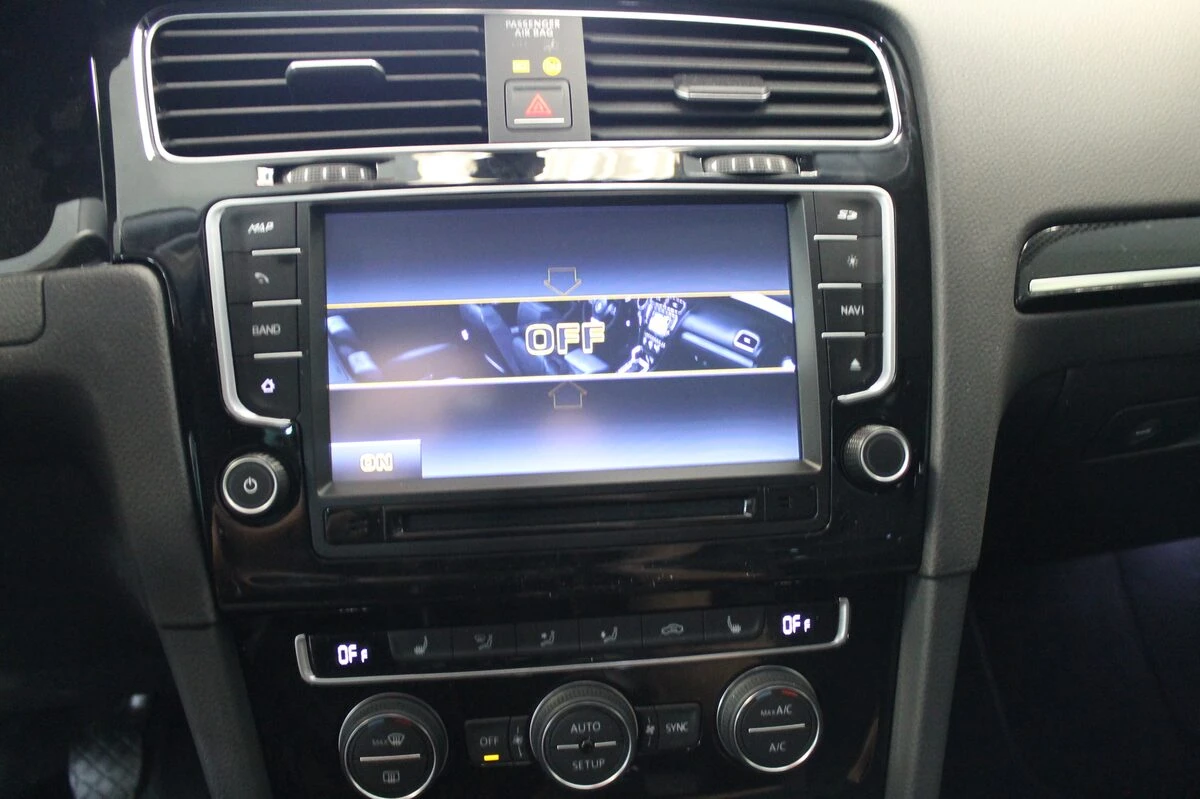 Volkswagen Golf 7 : GPS multimédia avec ordinateur de bord et radar de recul d'origine