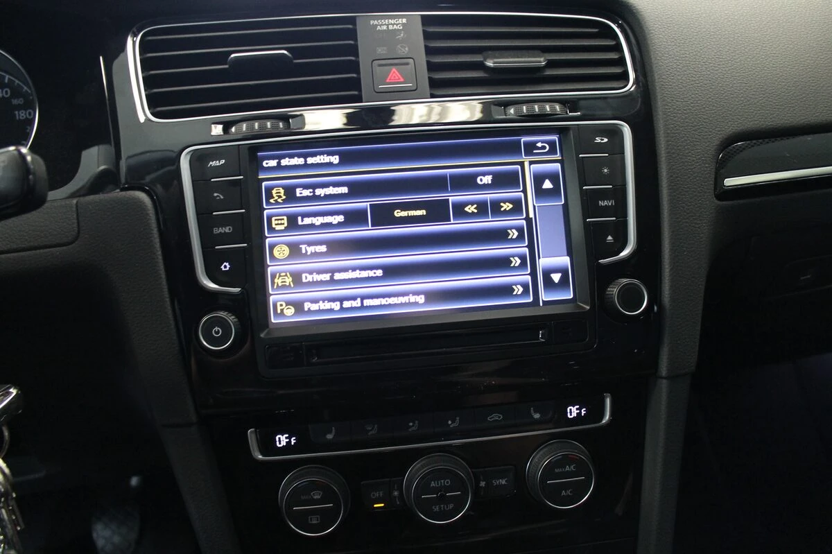 Volkswagen Golf 7 : GPS multimédia avec ordinateur de bord et radar de recul d'origine
