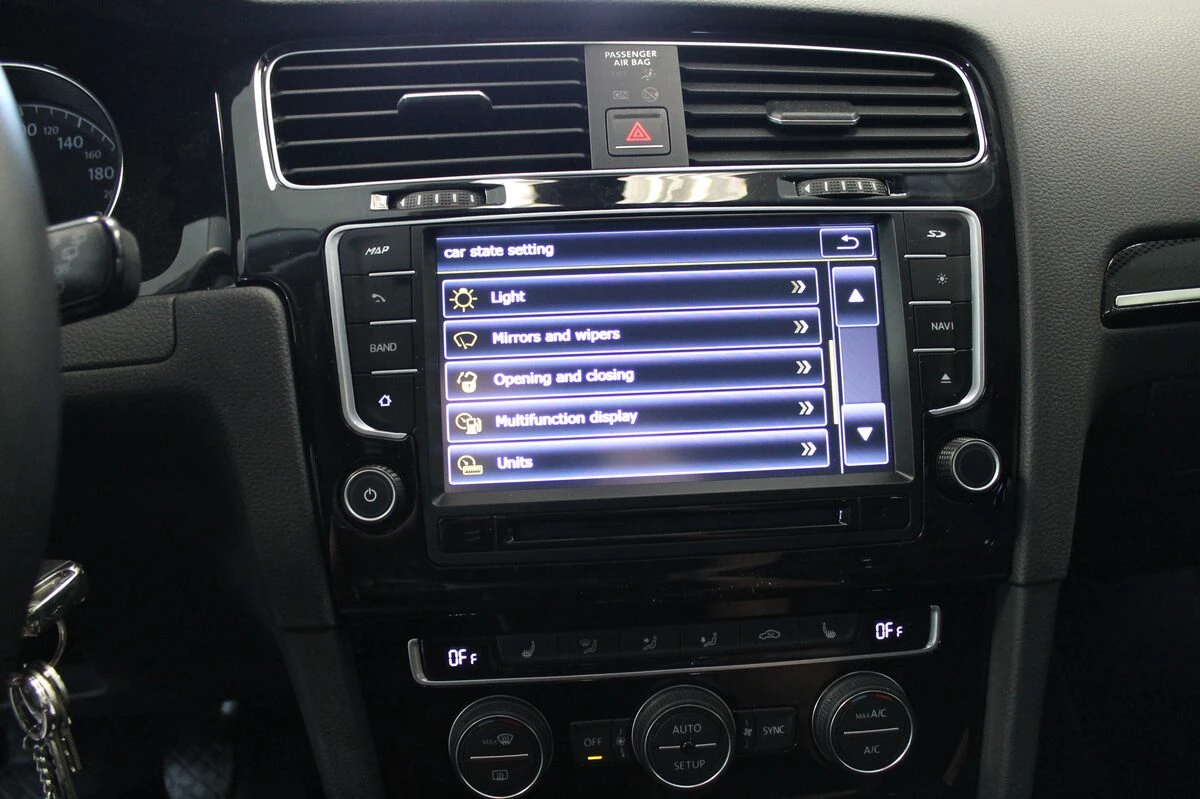 Volkswagen Golf 7 : GPS multimédia avec ordinateur de bord et radar de recul d'origine