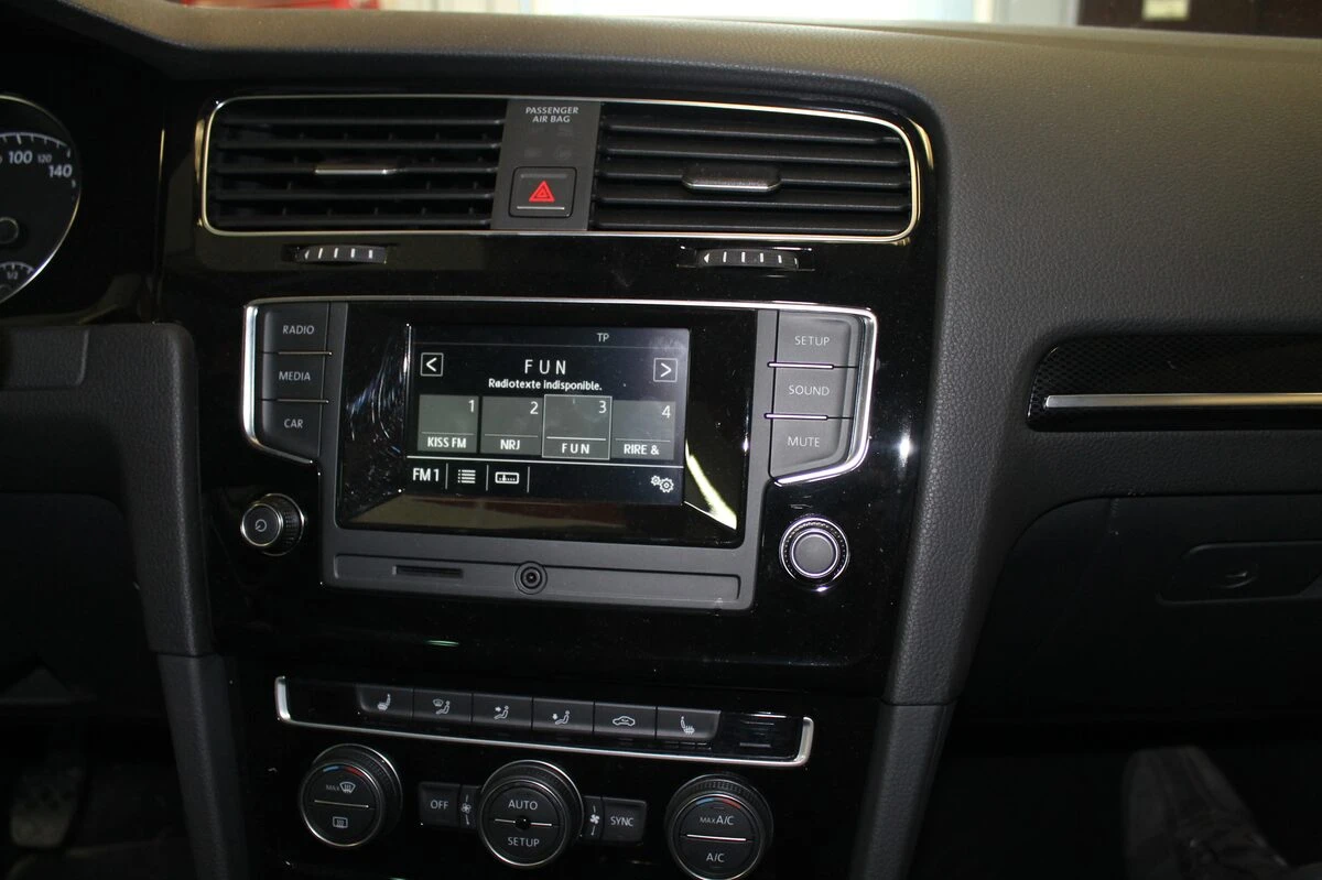 Volkswagen Golf 7 : GPS multimédia avec ordinateur de bord et radar de recul d'origine