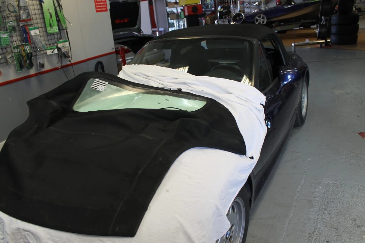BMW Z3 : remplacement de la capote par une capote neuve