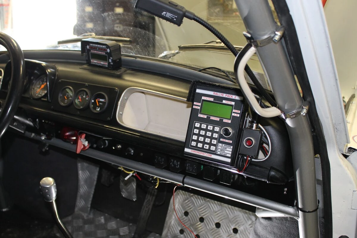 Renault Dauphine : trip master, électricité et kit freins racing
