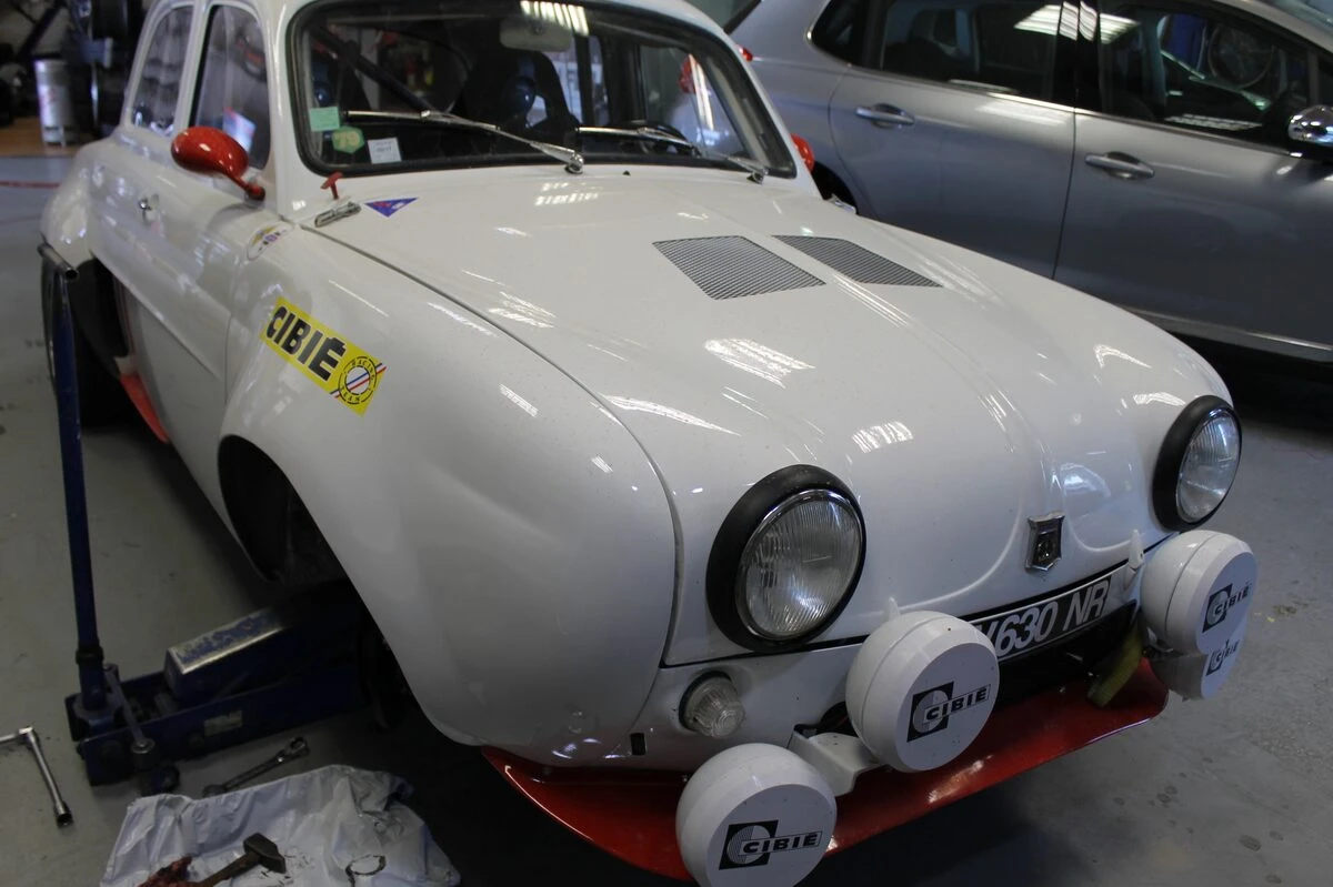 Renault Dauphine : trip master, électricité et kit freins racing