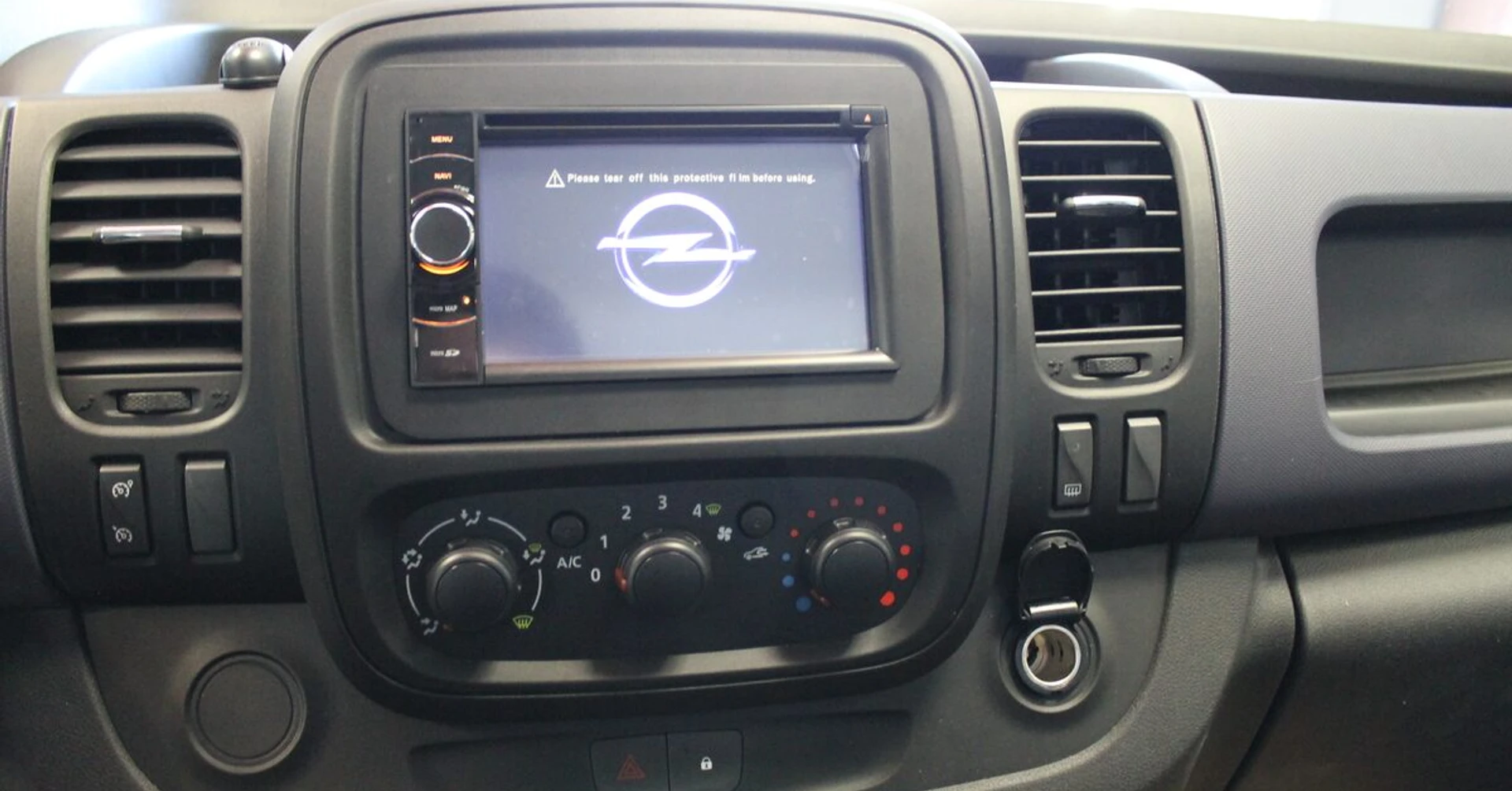 Opel Vivaro : autoradio GPS et caméra de recul