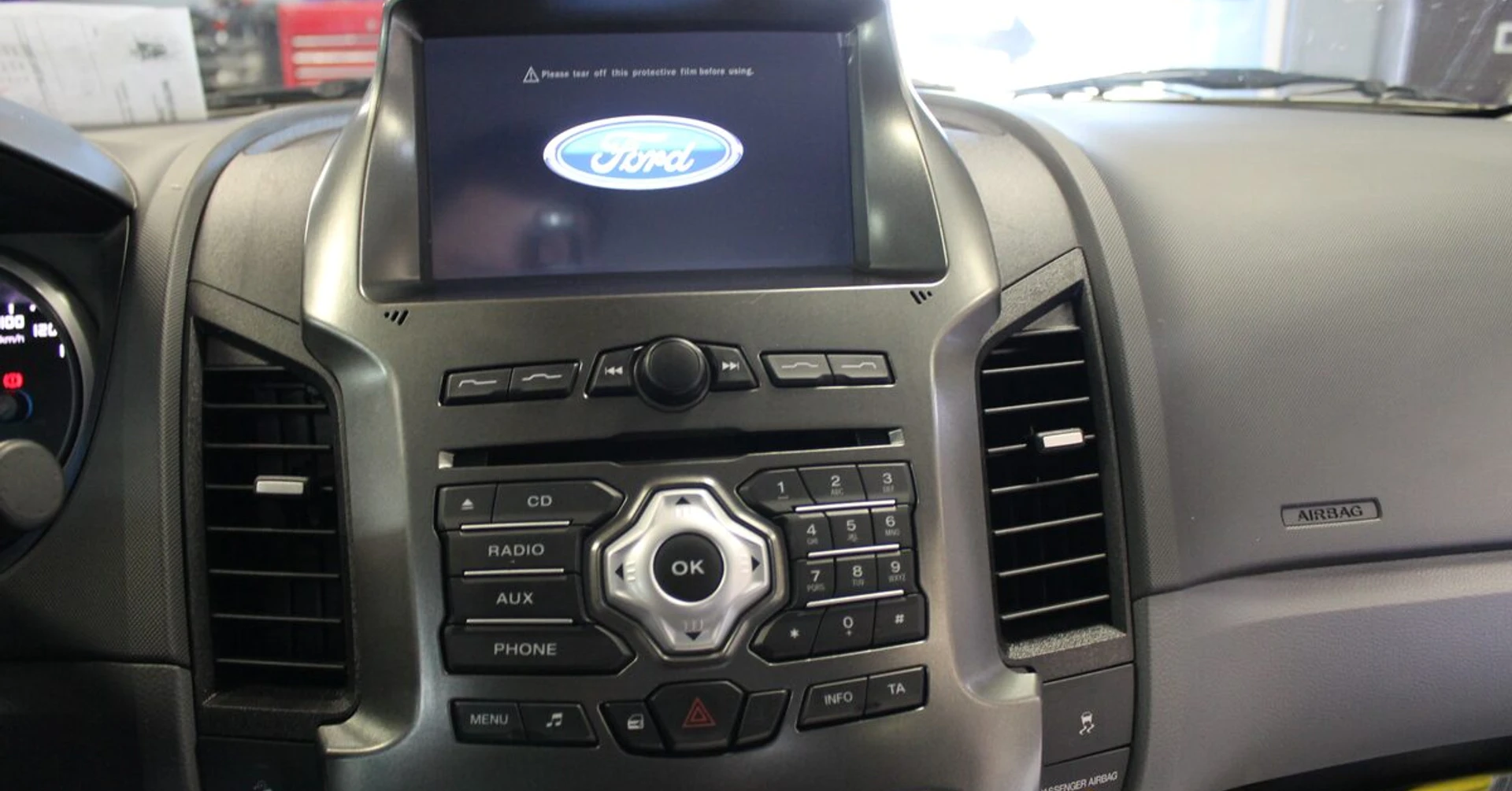 Ford Ranger 2016 : autoradio GPS et caméra de recul