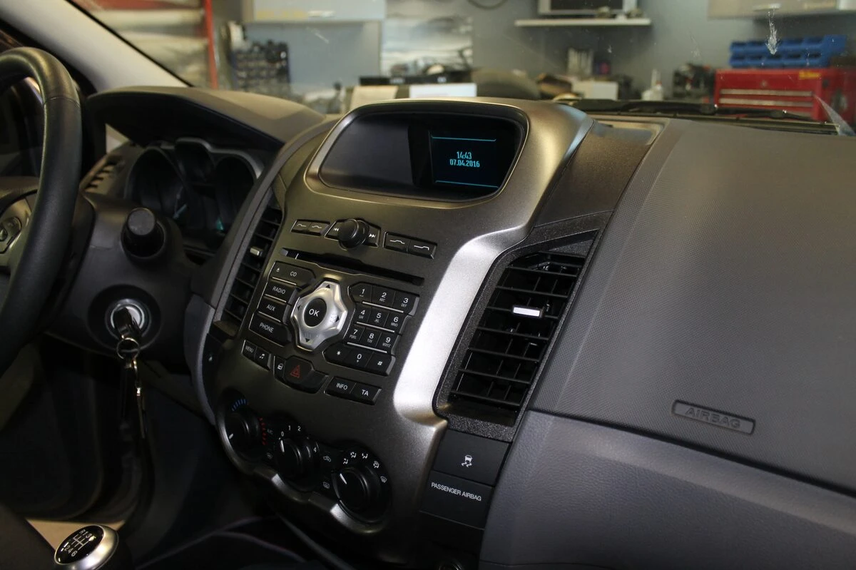 Ford Ranger 2016 : autoradio GPS multimédia et caméra de recul