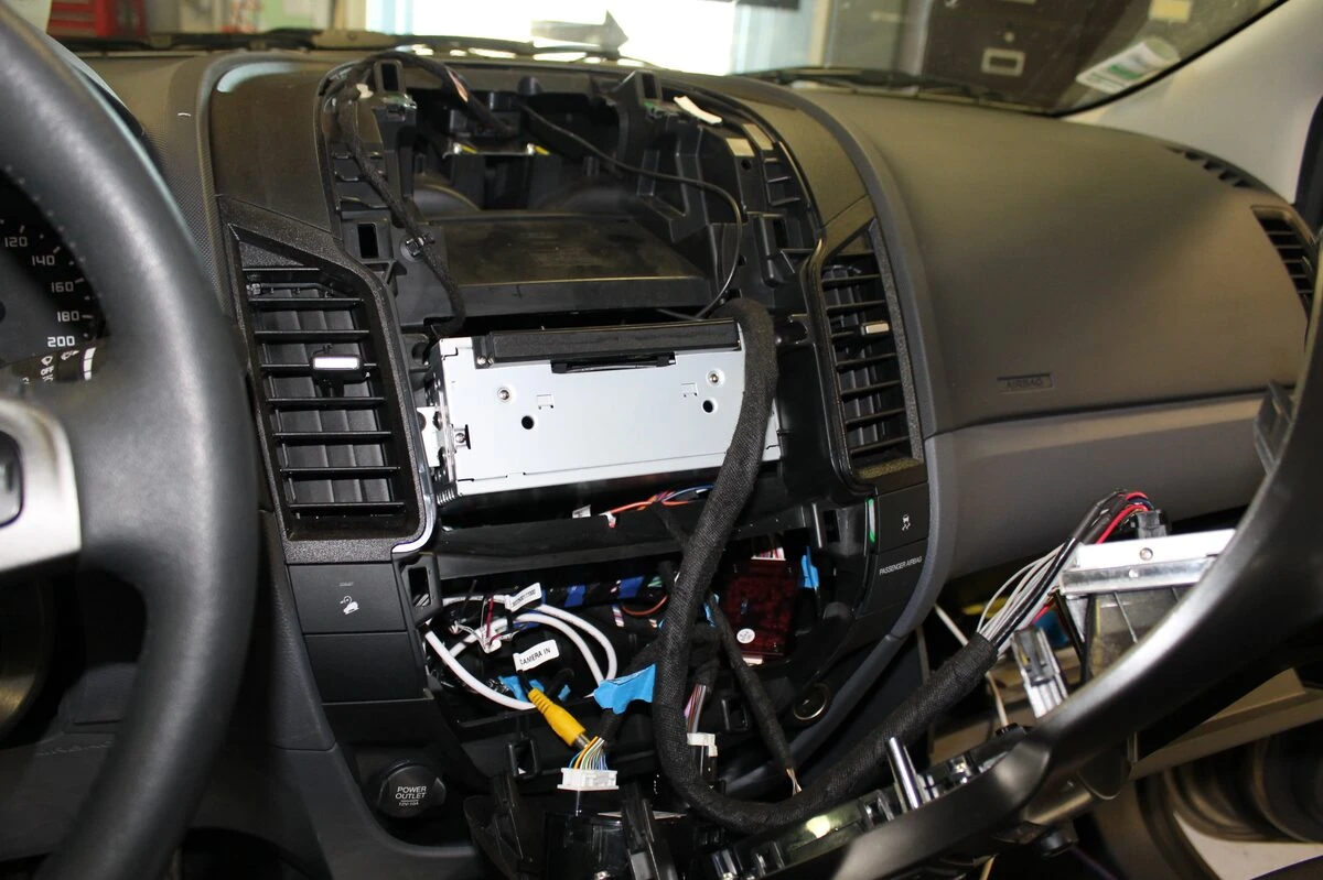 Ford Ranger 2016 : autoradio GPS multimédia et caméra de recul