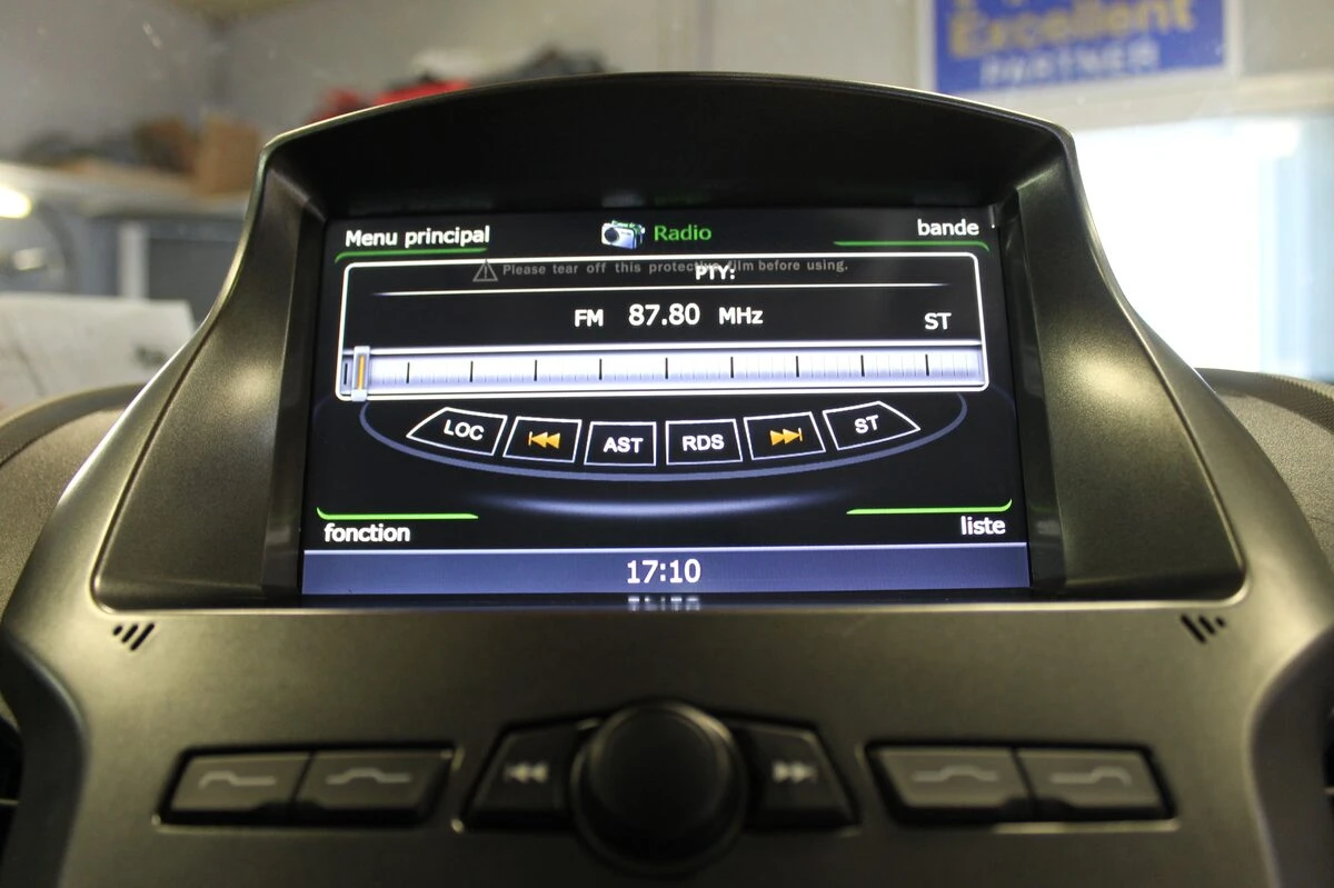 Ford Ranger 2016 : autoradio GPS multimédia et caméra de recul