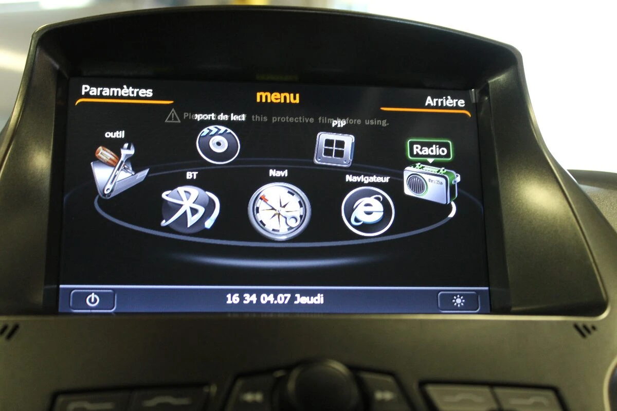 Ford Ranger 2016 : autoradio GPS multimédia et caméra de recul