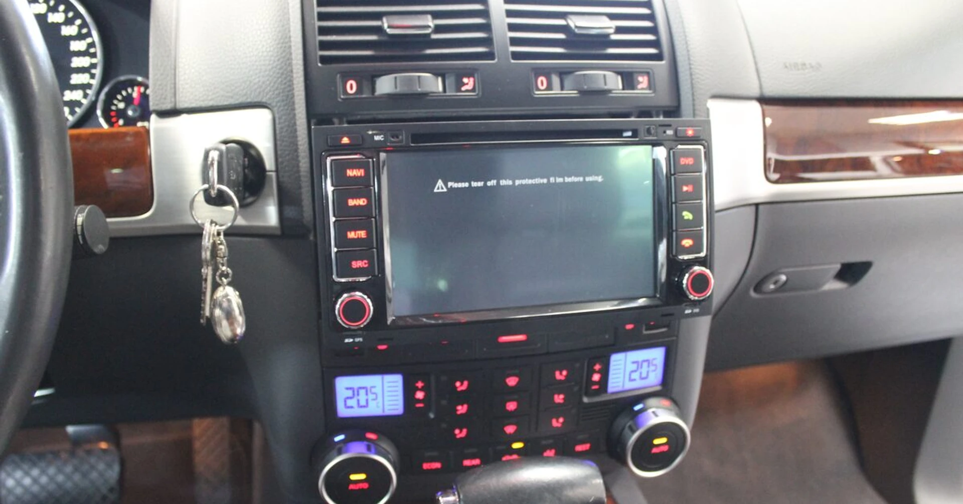 VW Touareg 2007 : autoradio GPS, USB, iPod et DVD