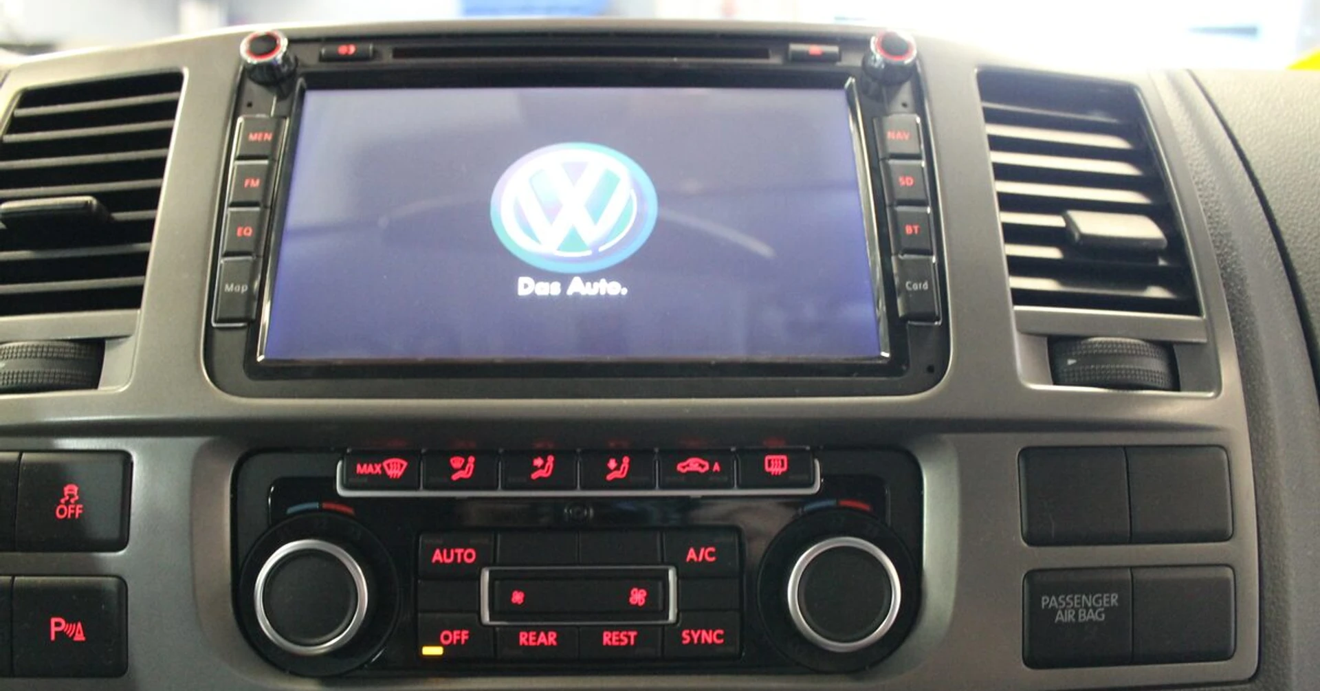 VW Caravelle : autoradio GPS et aide au stationnement