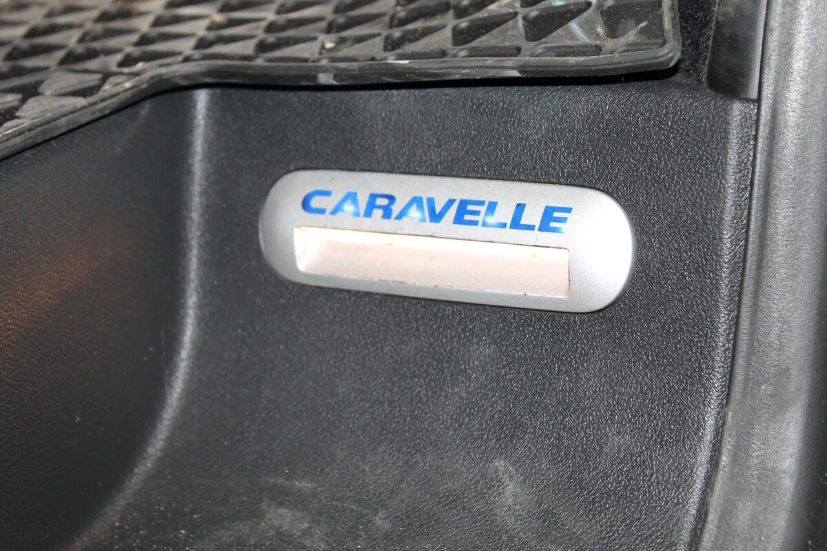 Volkswagen Caravelle : autoradio GPS multimédia et aide au stationnement à l'écran