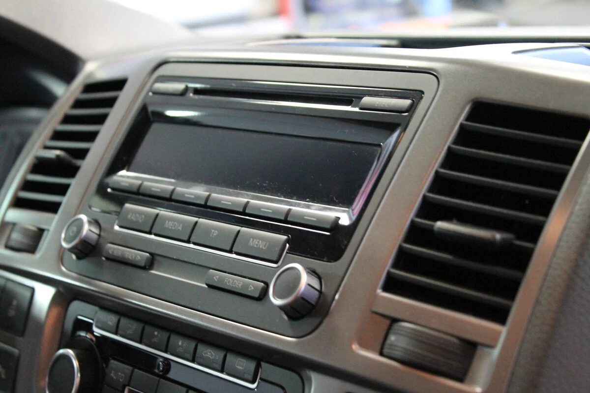 Volkswagen Caravelle : autoradio GPS multimédia et aide au stationnement à l'écran