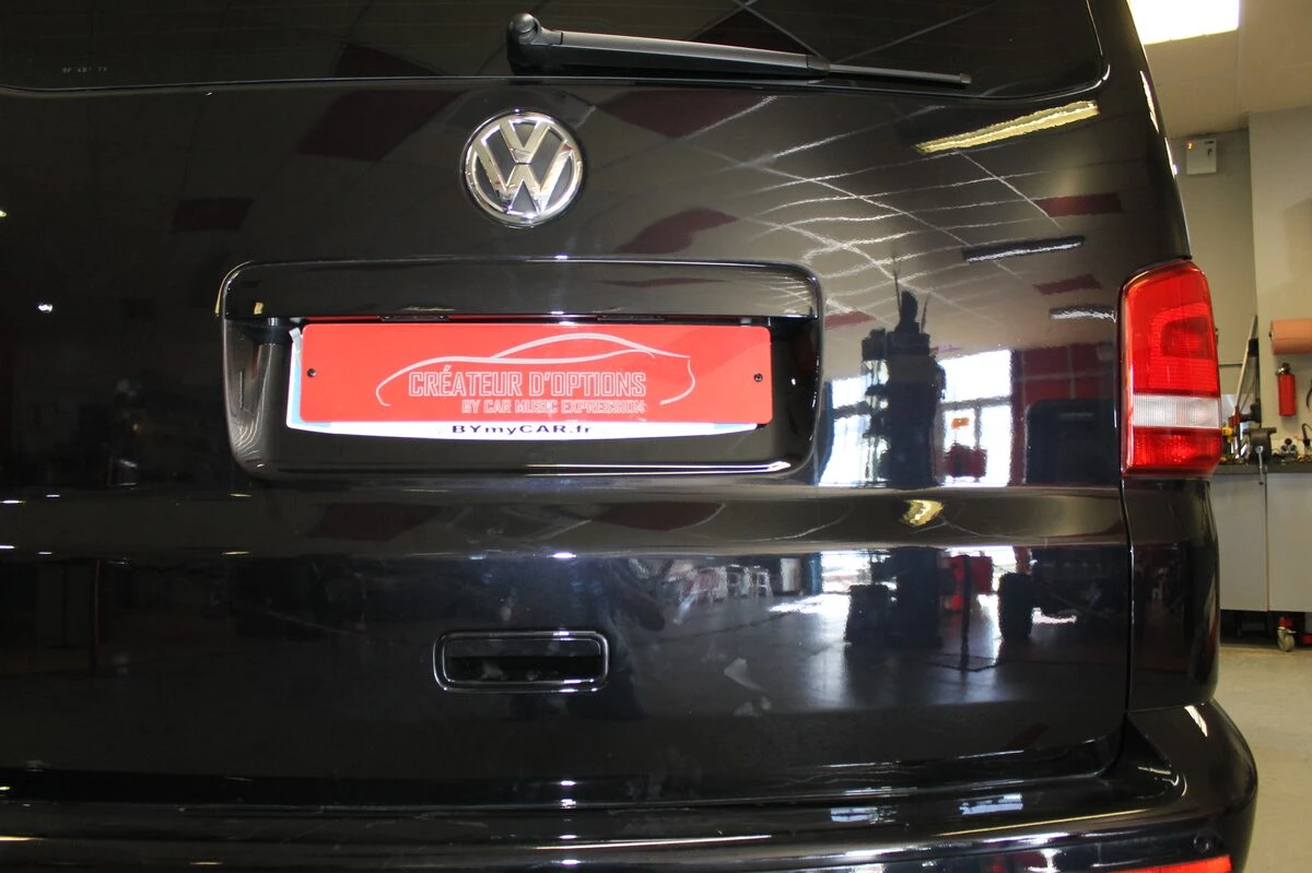 Volkswagen Caravelle : autoradio GPS multimédia et aide au stationnement à l'écran