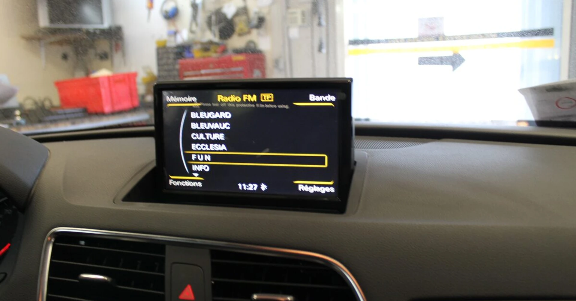 Audi Q3 2015 : écran tactile GPS, Bluetooth et SD