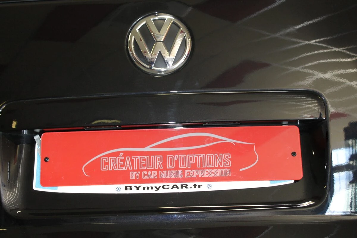 Volkswagen Caravelle : autoradio GPS multimédia et aide au stationnement à l'écran
