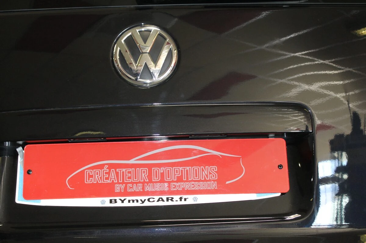 Volkswagen Caravelle : autoradio GPS multimédia et aide au stationnement à l'écran