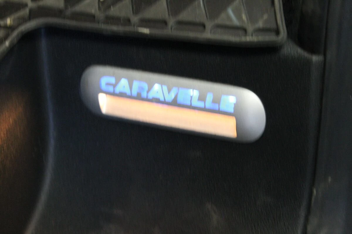 Volkswagen Caravelle : autoradio GPS multimédia et aide au stationnement à l'écran