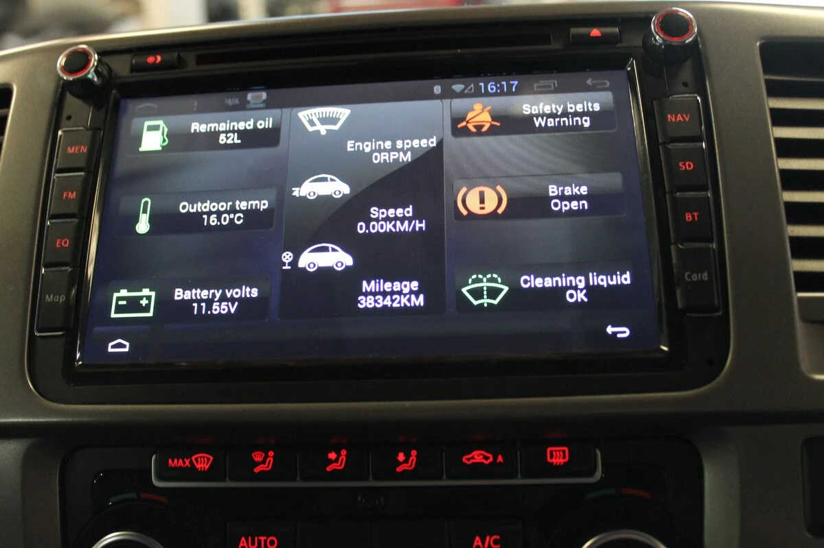 Volkswagen Caravelle : autoradio GPS multimédia et aide au stationnement à l'écran